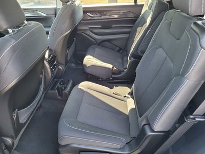 2023 Jeep Grand Cherokee L Laredo 4x2