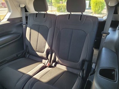 2023 Jeep Grand Cherokee L Laredo 4x2