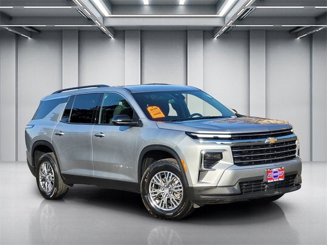 2024 Chevrolet Traverse LT
