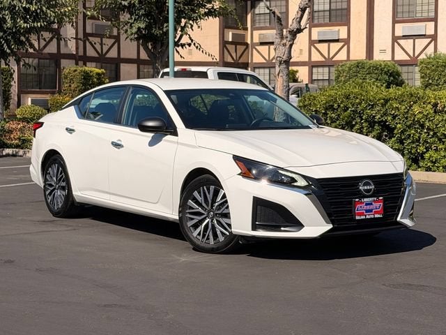 2025 Nissan Altima SV FWD