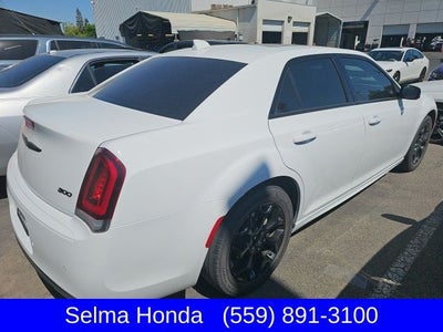 2022 Chrysler 300 Touring L