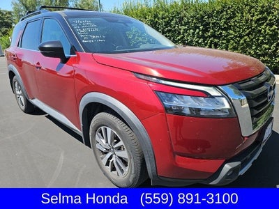 2022 Nissan Pathfinder SL