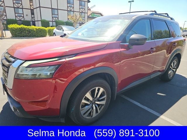 2022 Nissan Pathfinder SL