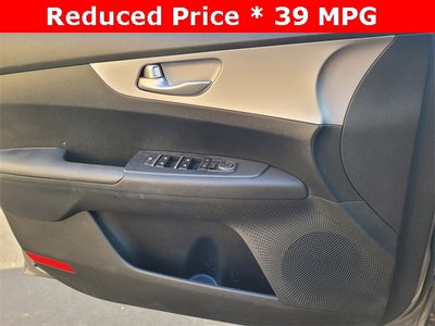 2023 Kia Forte LXS tech