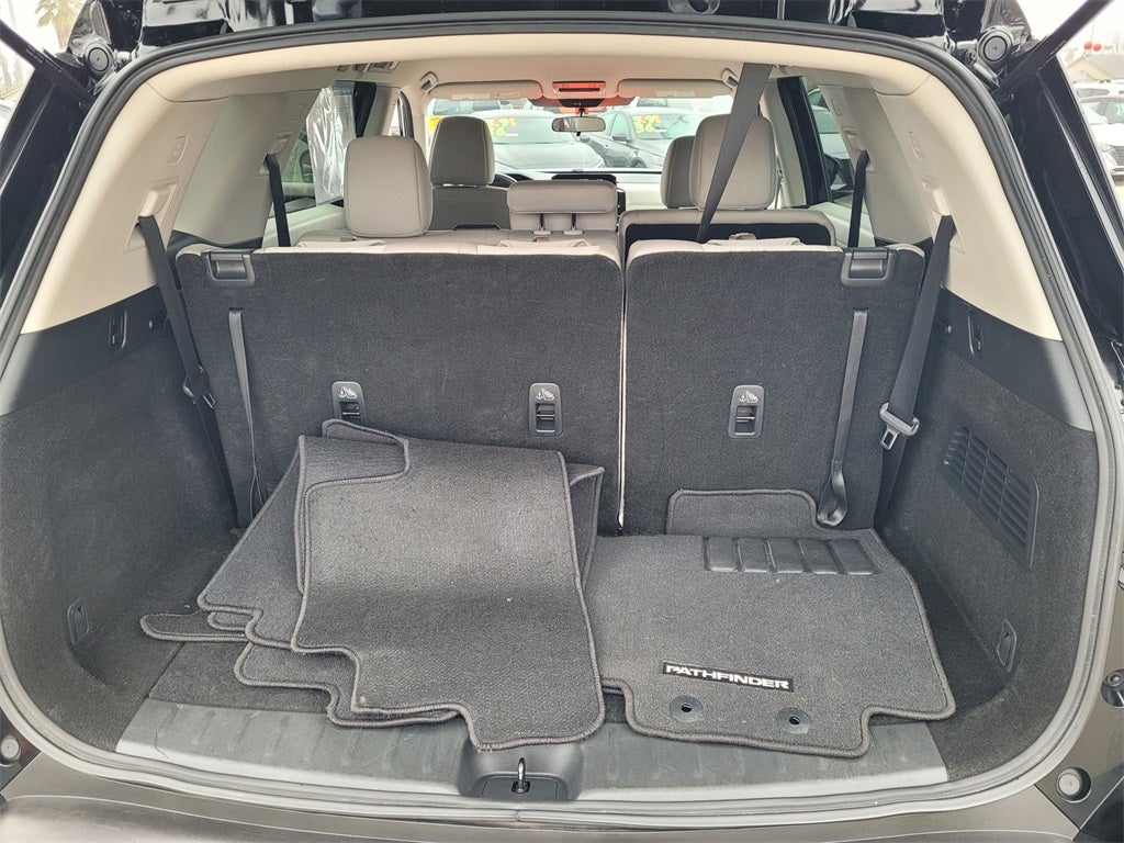 2024 Nissan Pathfinder SV