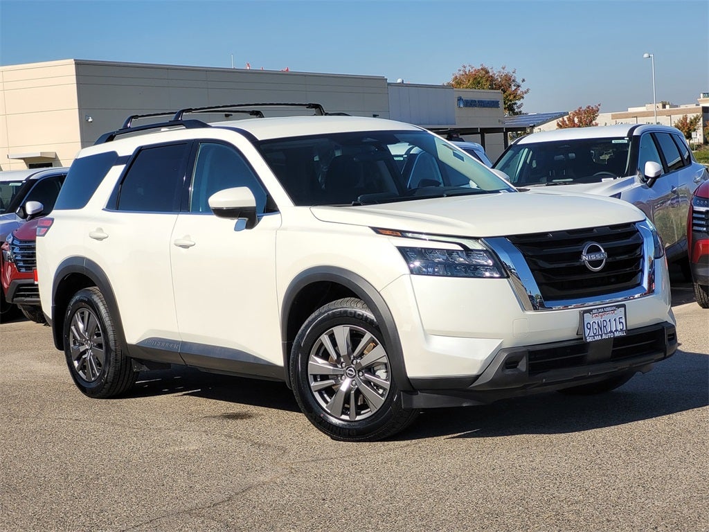 2023 Nissan Pathfinder SV