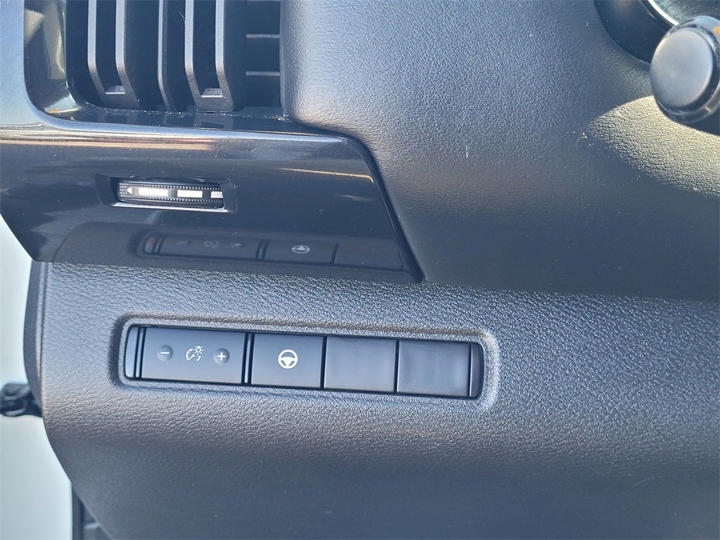 2023 Nissan Pathfinder SV