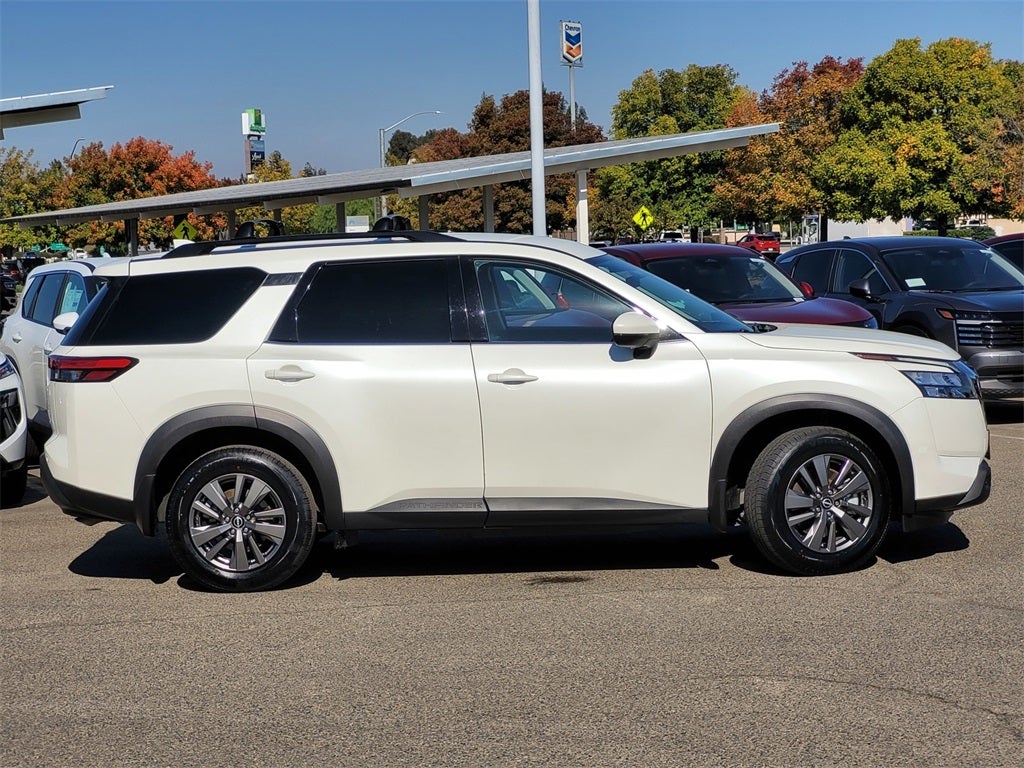 2023 Nissan Pathfinder SV